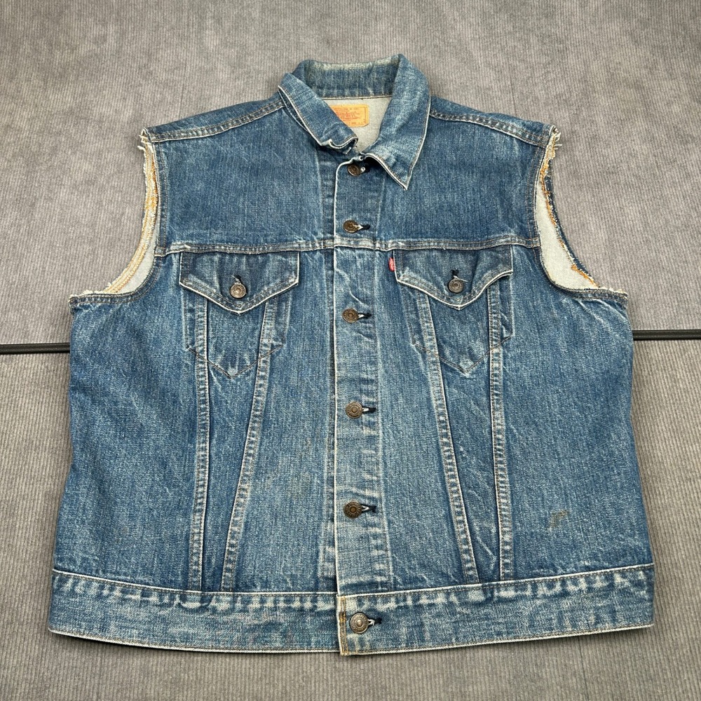 Levis 70505 0217 Denim Vest Blue Cut Off Trucker Cross Patch Size 46 USA Vintage